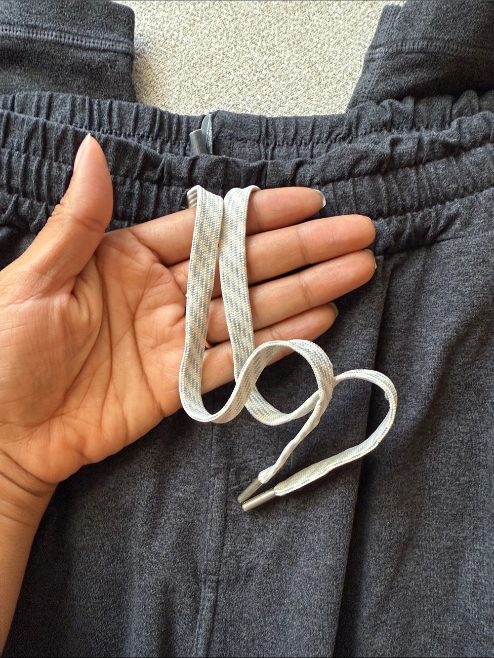 Vuori Performance Joggers Charcoal Gray Lounge Pants size M *READ* - Picture 4 of 8